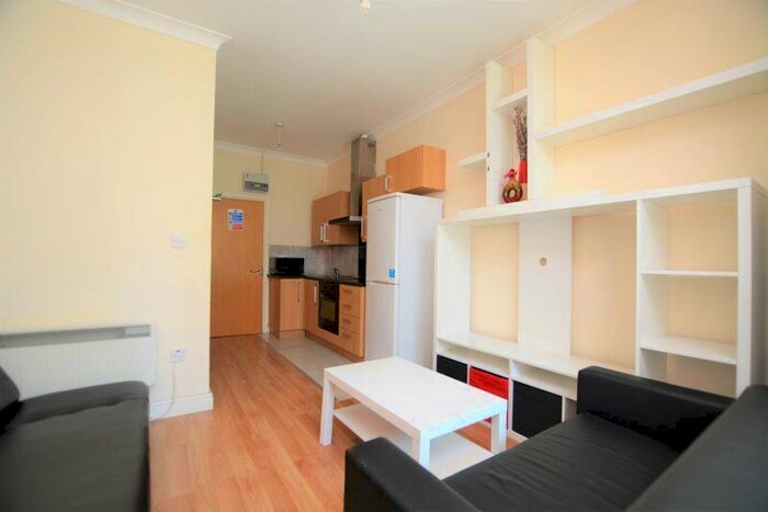 Studio To Rent In High Street, Slough, SL1