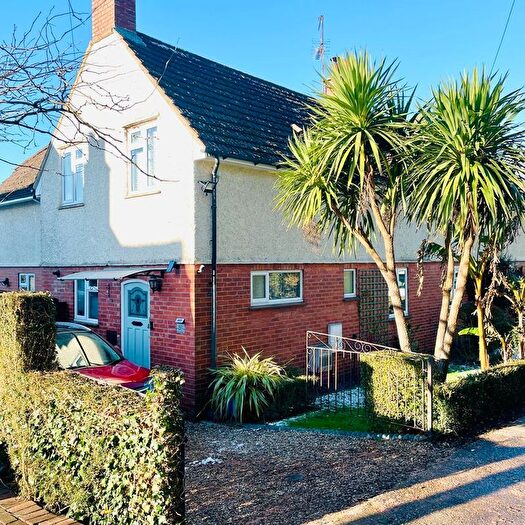 4 Bedroom Semi-Detached House For Sale In Parkworks Road, Nutfield, RH1