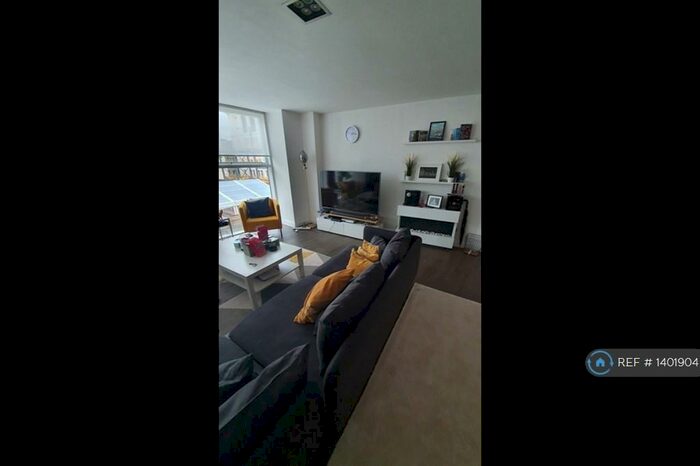 2 Bedroom Flat To Rent In Beetham Plaza, Liverpool, L2