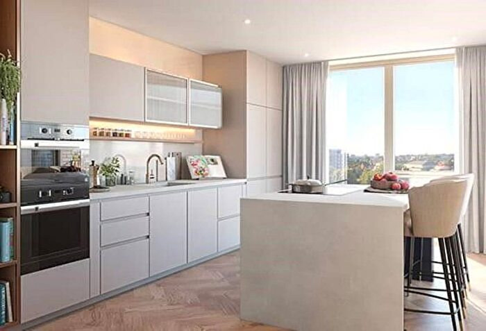 2 Bedroom Flat For Sale In King's Road Park, Fulham, SW6