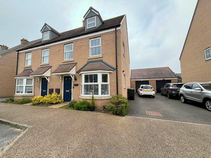 4 Bedroom Semi-Detached House To Rent In Rutherford Way, Biggleswade, SG18