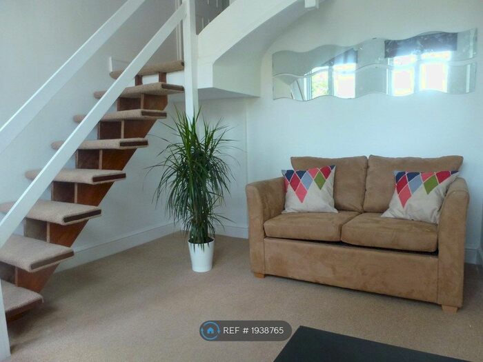 Studio To Rent In Hammersmith Grove, London, W6