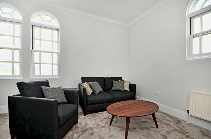 2 Bedroom Flat To Rent In Queensbridge Road, Hackney, London, E8