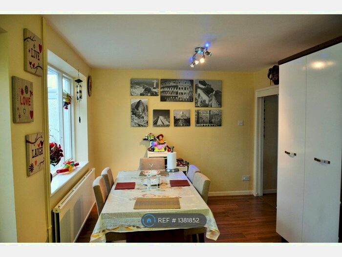 3 Bedroom Semi-Detached House To Rent In Edenham Crescent, Reading, RG1