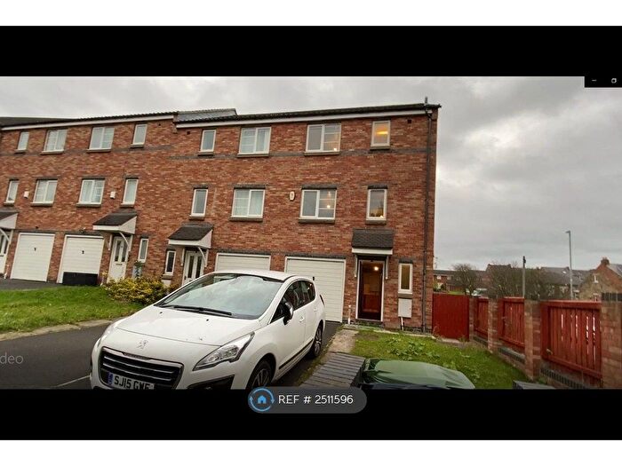 4 Bedroom Semi-Detached House To Rent In Bridges View, Gateshead, NE8