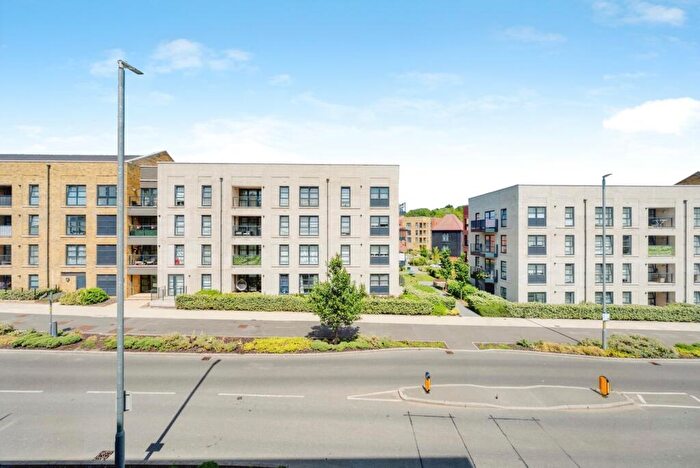 2 Bedroom Flat For Sale In Eastern Avenue, Swanscombe, Kent, DA10