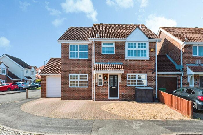 4 Bedroom Link Detached House For Sale In Beattie Rise, Hedge End, Southampton, SO30