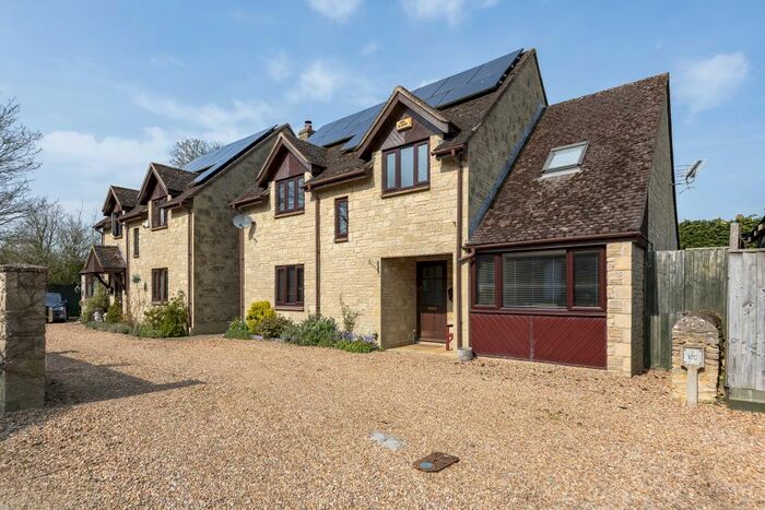 4 Bedroom Detached House For Sale In Wendlebury, Oxfordshire, OX25