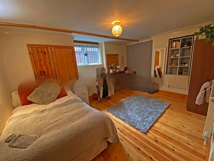 11 Bedroom House To Rent In Saint Johns Terrace, Leeds, LS3