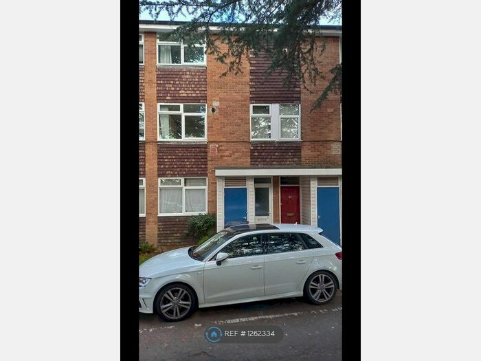 2 Bedroom Flat To Rent In Lyndwood Court, Stoneygate Leicester LE2