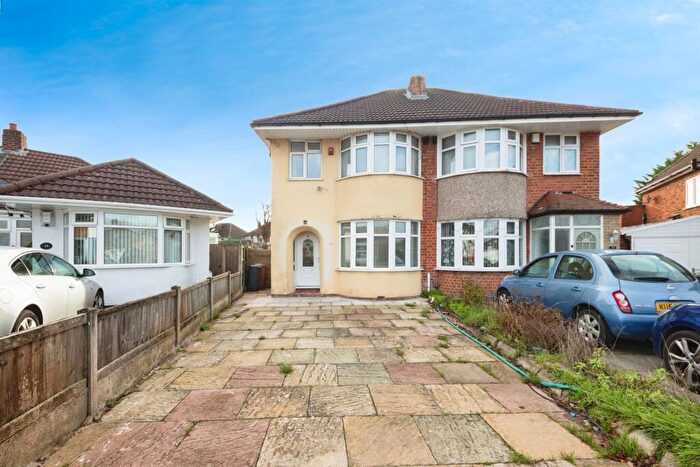 3 Bedroom Semi Detached House For Sale In Brean Avenue, Birmingham, B26