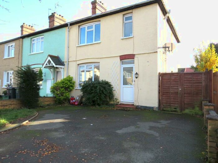 3 Bedroom House To Rent In Springfield Road, St. Albans, AL1