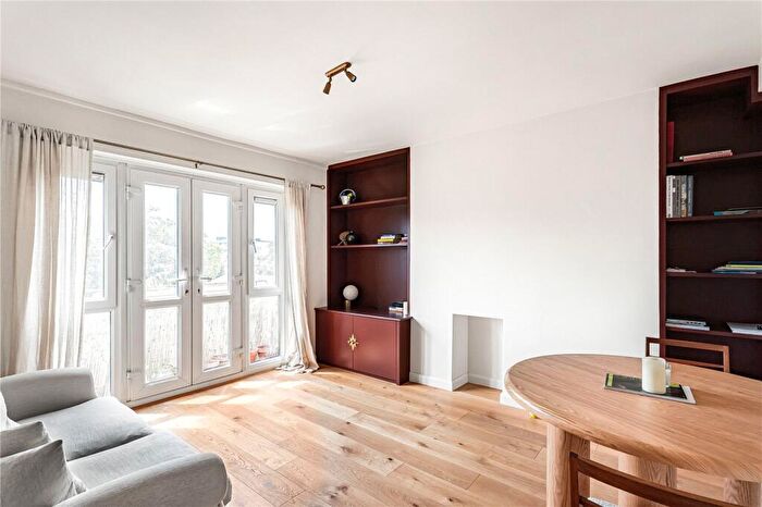 1 Bedroom Apartment For Sale In Lee Street, London, E8