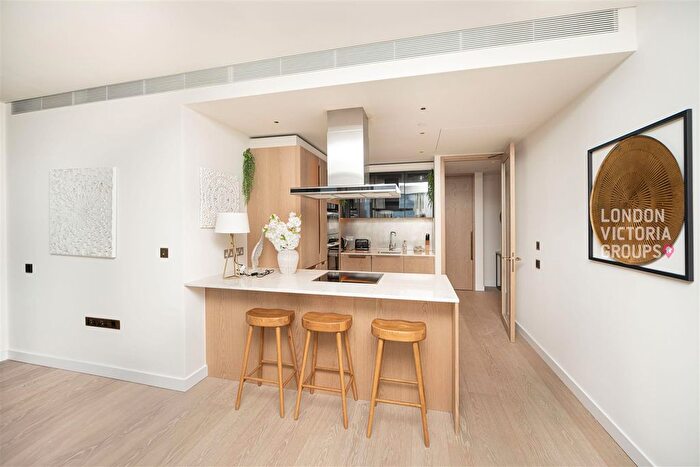 2 Bedroom Flat To Rent In River Park Tower, Nine Elms Lane, London, SW8