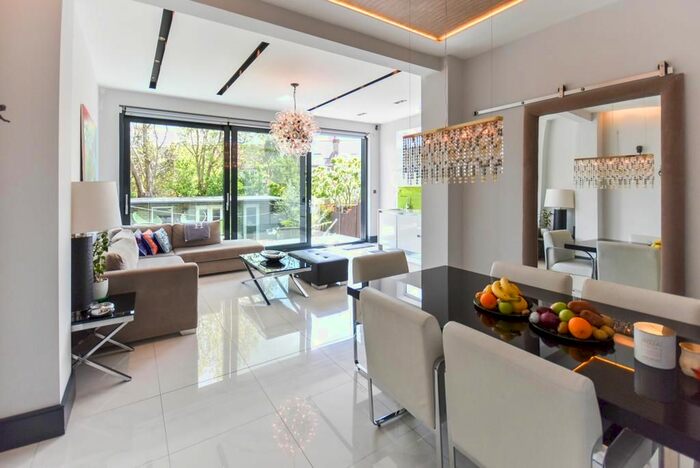 3 Bedroom Link Detached House To Rent In Ballards Lane, London, N12