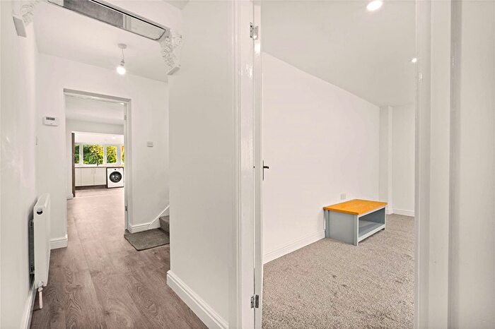 3 Bedroom End Of Terrace House For Sale In Grove Avenue, Moseley, Birmingham, West Midlands, B13