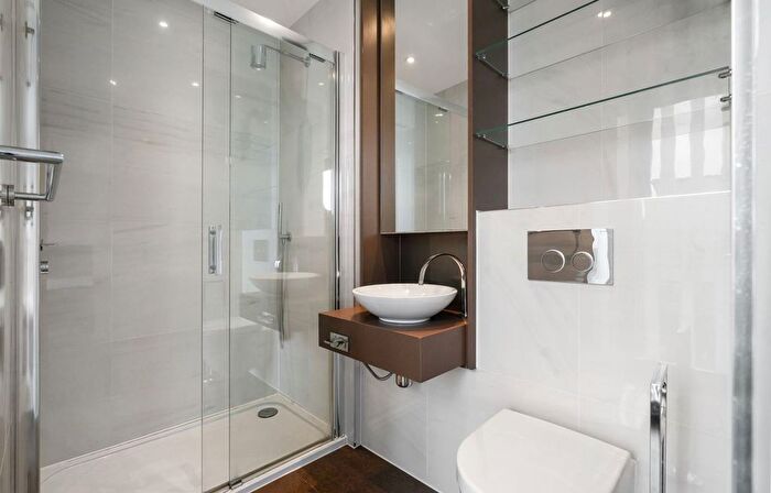 2 Bedroom Flat To Rent In Chronicle Tower, B City Road, London, EC1V