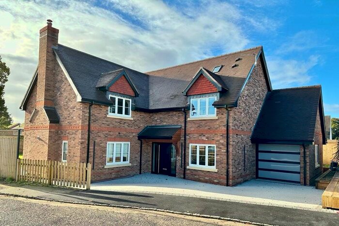 5 Bedroom Detached House To Rent In Knottocks End, Beaconsfield, HP9