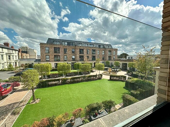 2 Bedroom Apartment For Sale In Fountain Way, Salisbury, Wiltshire, SP2