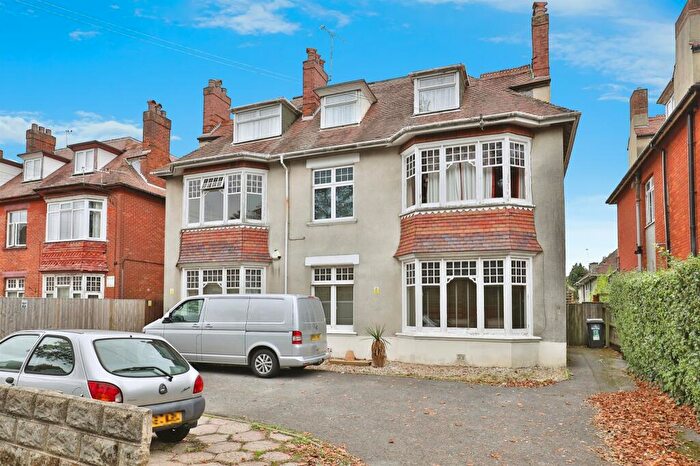 4 Bedroom Apartment For Sale In Crabton Close Road, Bournemouth, BH5