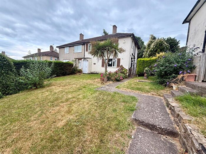 3 Bedroom Semi-Detached House For Sale In Rowantree Drive, Thorpe Edge, Bradford, BD10