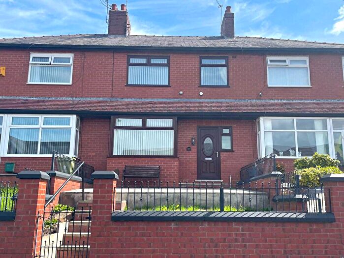 3 Bedroom Town House To Rent In Acre Lane, Derker, OL1