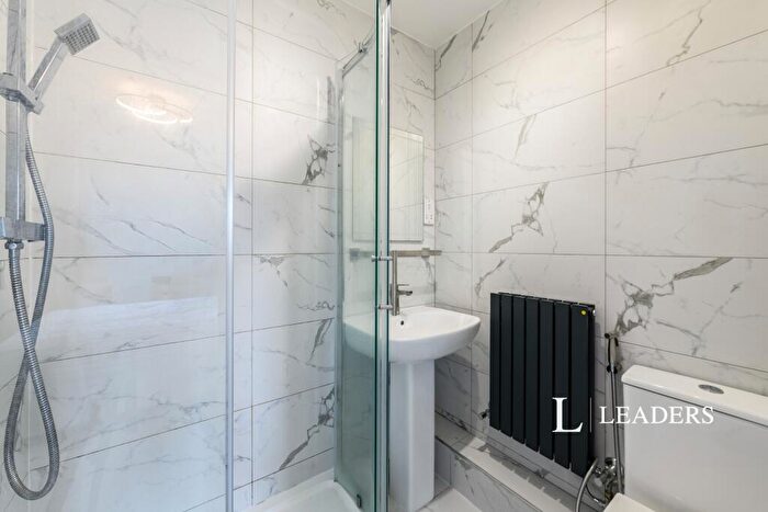 2 Bedroom Apartment To Rent In Talfourd Way, Redhill, RH1