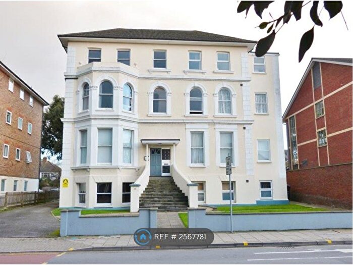 1 Bedroom Flat To Rent In Clyde House, Kingston Upon Thames, KT1