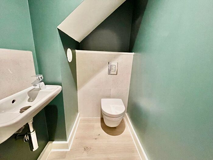 2 Bedroom Flat To Rent In Spinners Way, Manchester, M15