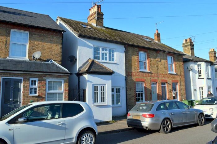 3 Bedroom End Of Terrace House To Rent In New Road, Weybridge, KT13
