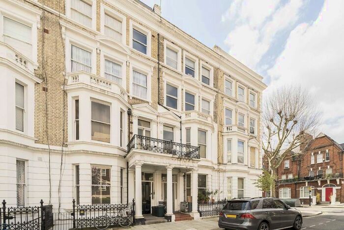 2 Bedroom Flat To Rent In Castletown Road, London, W14