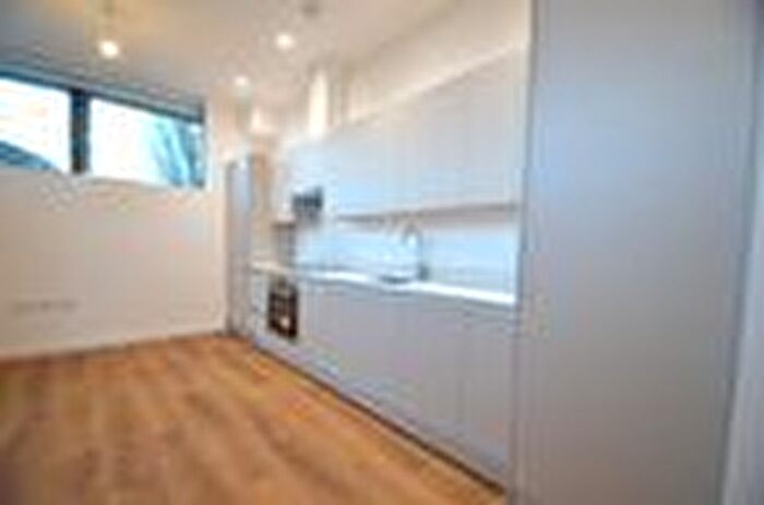 2 Bedroom Flat To Rent In The Causeway, Staines-Upon-Thames, TW18