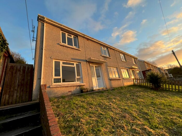 3 Bedroom Property To Rent In Coedmawr, Ponthenry, Llanelli, SA15