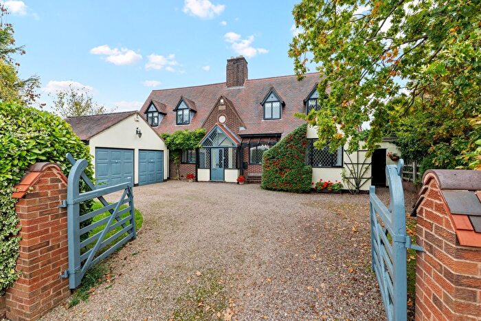 3 Bedroom Detached House For Sale In Old Warwick Road, Lapworth, Solihull, B94
