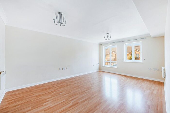 2 Bedroom Flat For Sale In Dominion Close, Hounslow, TW3