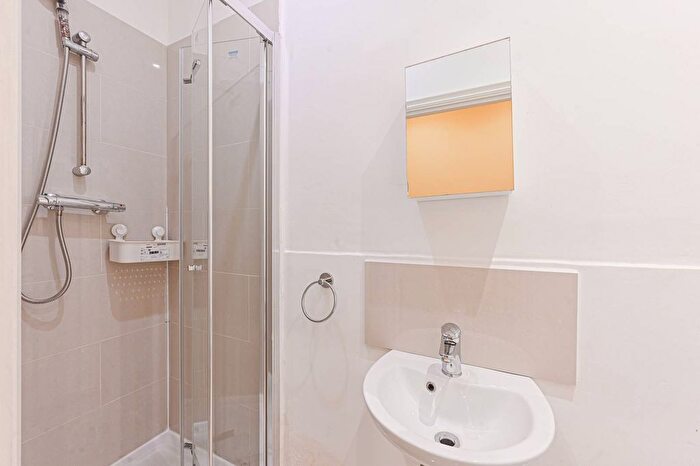 4 Bedroom Flat To Rent In Queens Gate, South Kensington, London, SW7