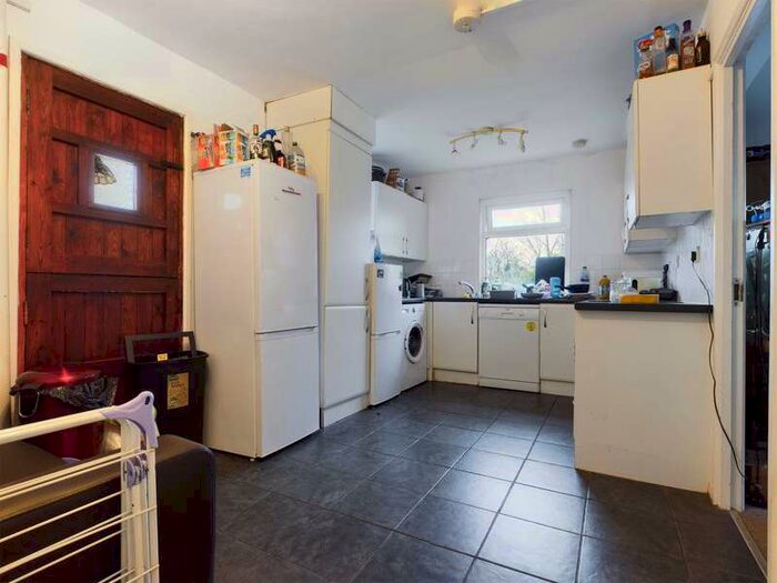 5 Bedroom House To Rent In Staplefield Drive, Brighton, BN2