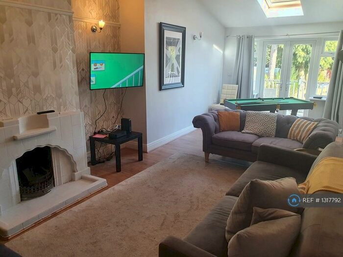 5 Bedroom Semi-Detached House To Rent In Olive Hill Road, Halesowen, B62