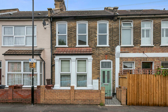 1 Bedroom Flat To Rent In Mayville Road, Leytonstone, E11