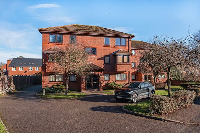 2 Bedroom Flat For Sale In Stevenage Road, Hitchin, SG4