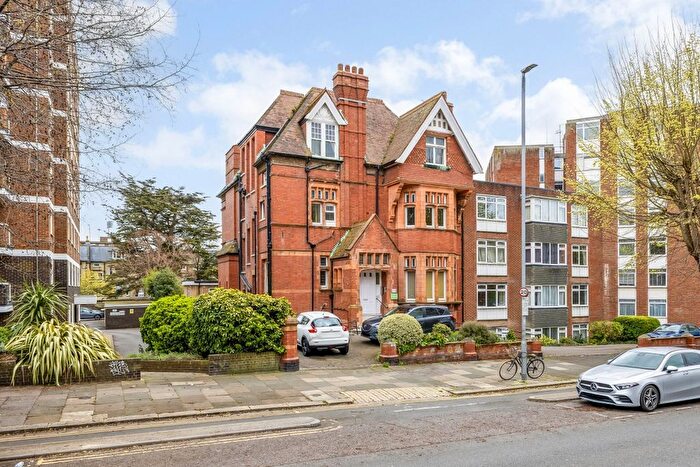 2 Bedroom Flat To Rent In The Drive, Hove, BN3