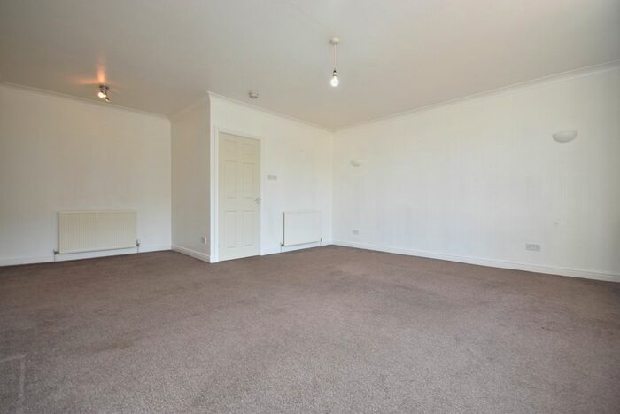 2 Bedroom Flat To Rent In Lord Street, Fleetwood, Lancashire, FY7