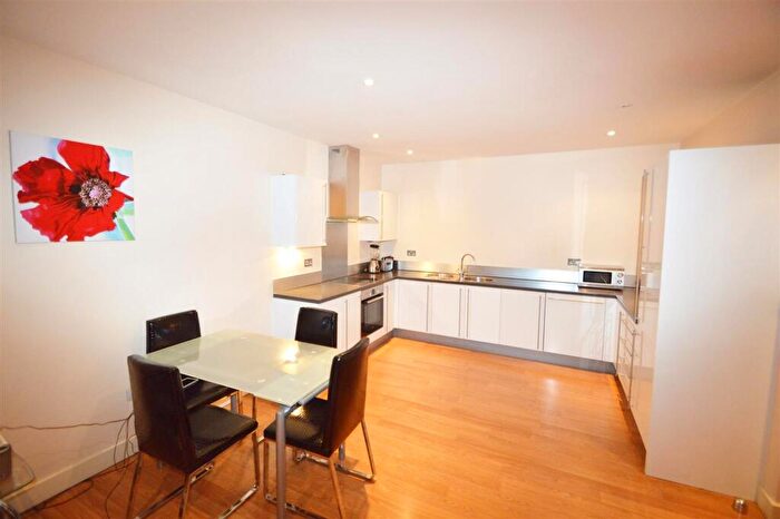 4 Bedroom Flat To Rent In Cecil Road, Ilford, IG1