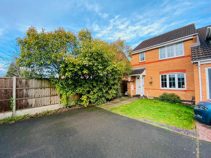 3 Bedroom Semi-Detached House To Rent In Headingley Close, Coalville, LE67