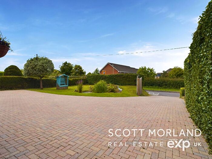 5 Bedroom Detached House For Sale In Old Kempshott Lane, Basingstoke, RG22