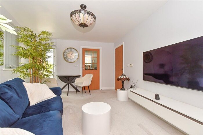 2 Bedroom Flat For Sale In Adams Drive, Willesborough, Ashford, Kent, TN24