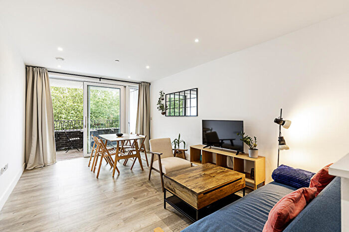 2 Bedroom Flat To Rent In Beck Square, London, E10