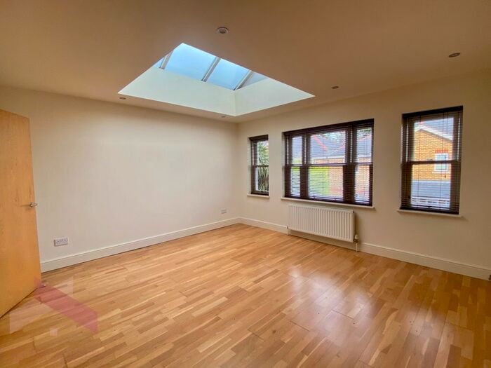 1 Bedroom Flat To Rent In Hartfield Road, Wimbledon, London, SW19