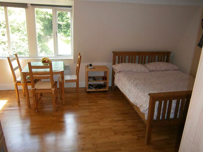 Flat To Rent In Hotwell Road, Bristol, BS8