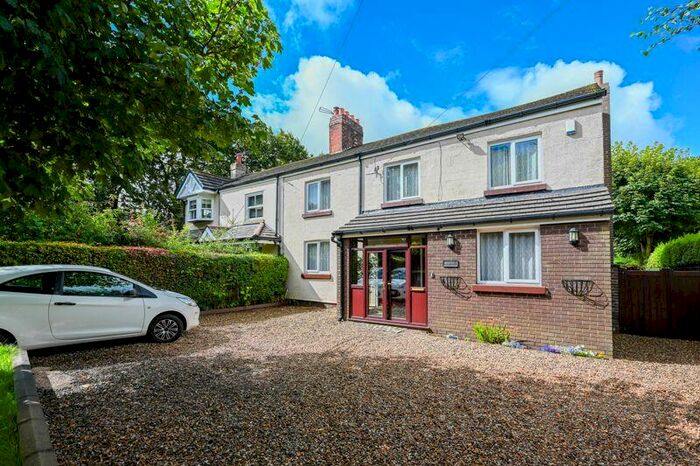 4 Bedroom Semi-Detached House To Rent In Church Road, Bickerstaffe, L39